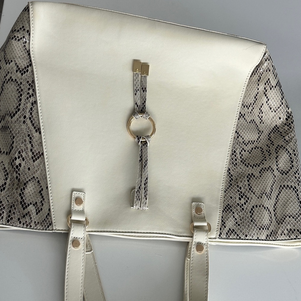 Colour milky white snake pattern